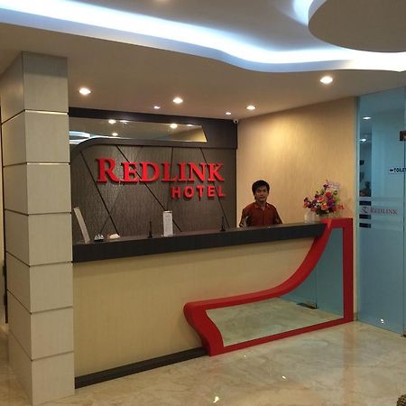 Redlink Hotel Batam Экстерьер фото