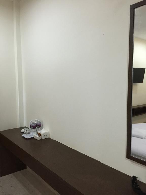 Redlink Hotel Batam Экстерьер фото