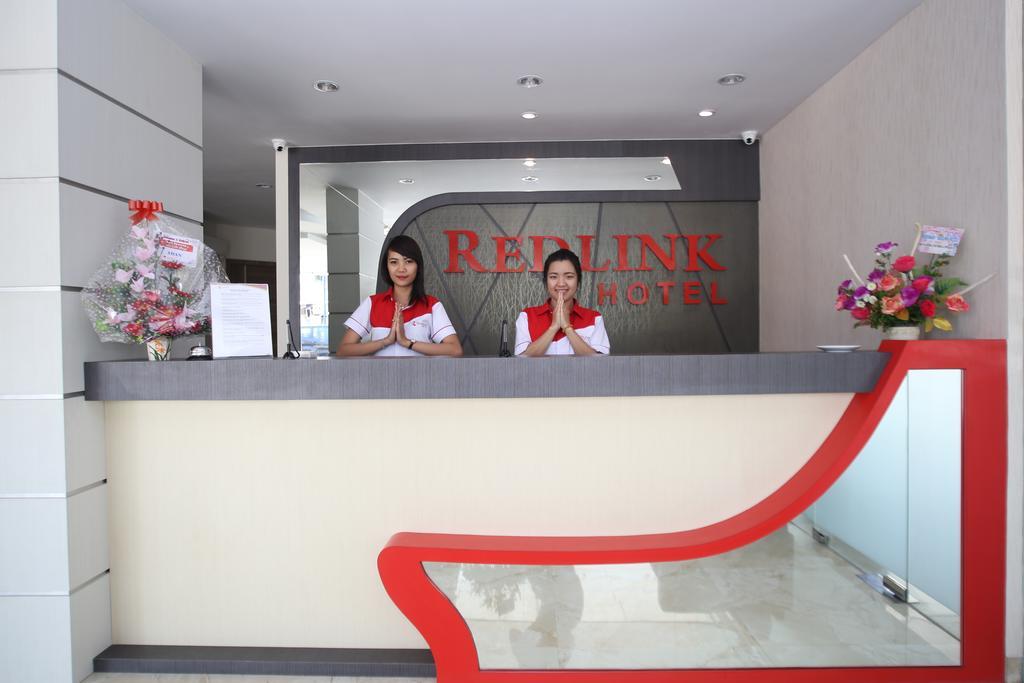 Redlink Hotel Batam Экстерьер фото