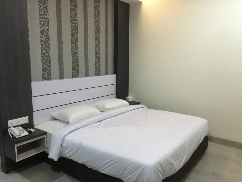 Redlink Hotel Batam Экстерьер фото