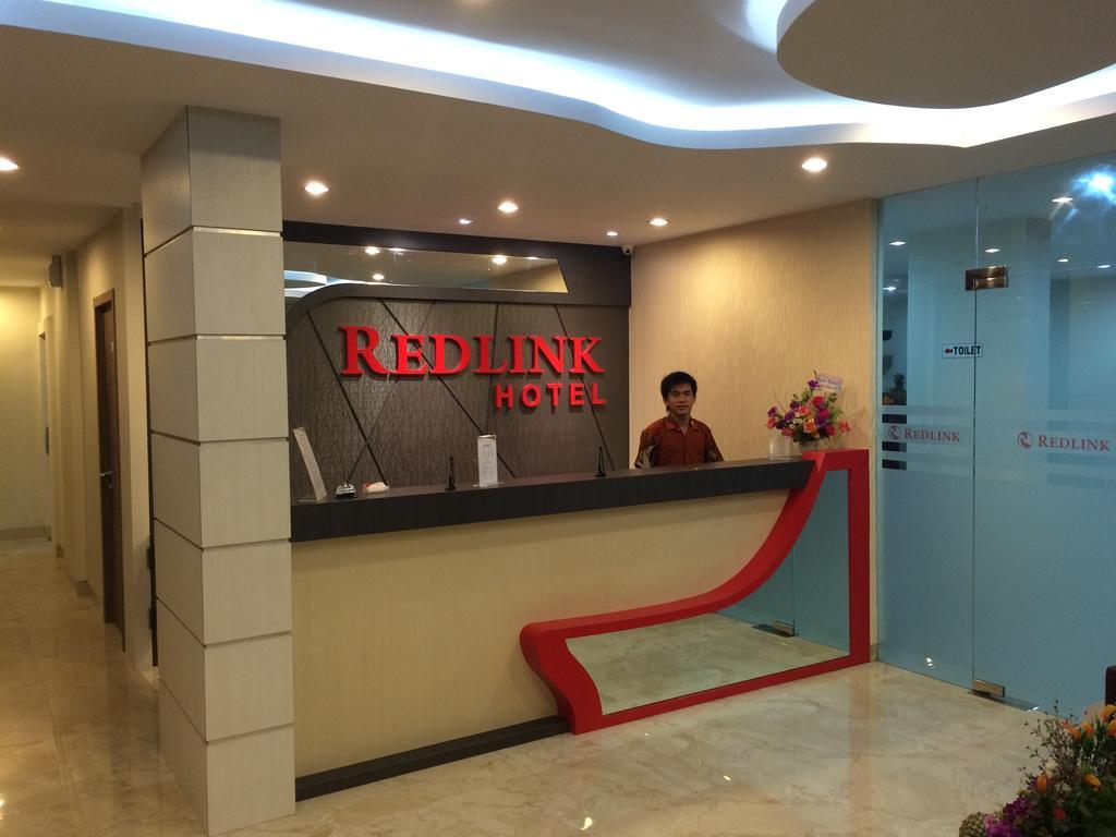 Redlink Hotel Batam Экстерьер фото
