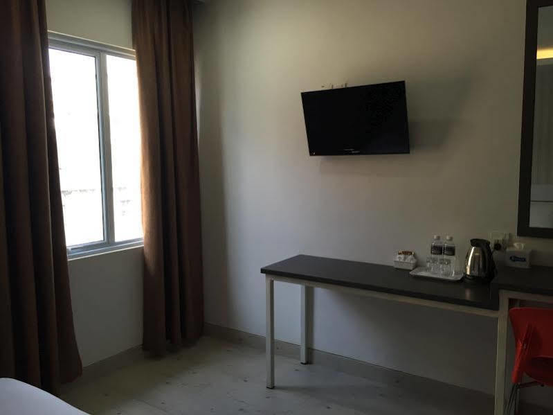 Redlink Hotel Batam Экстерьер фото