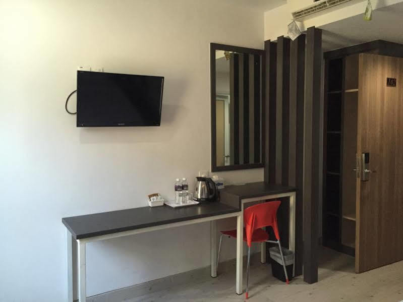 Redlink Hotel Batam Экстерьер фото