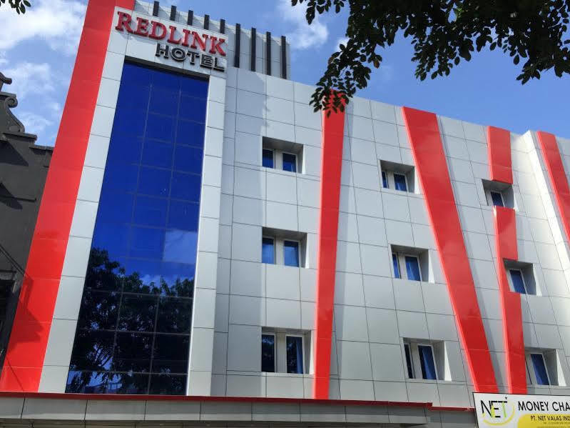 Redlink Hotel Batam Экстерьер фото